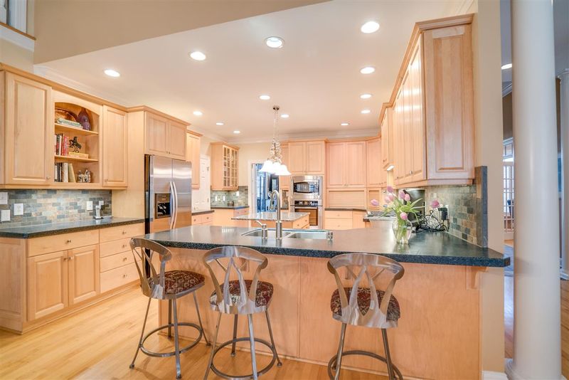 111 Birkhaven Dr, Cary, NC 27518