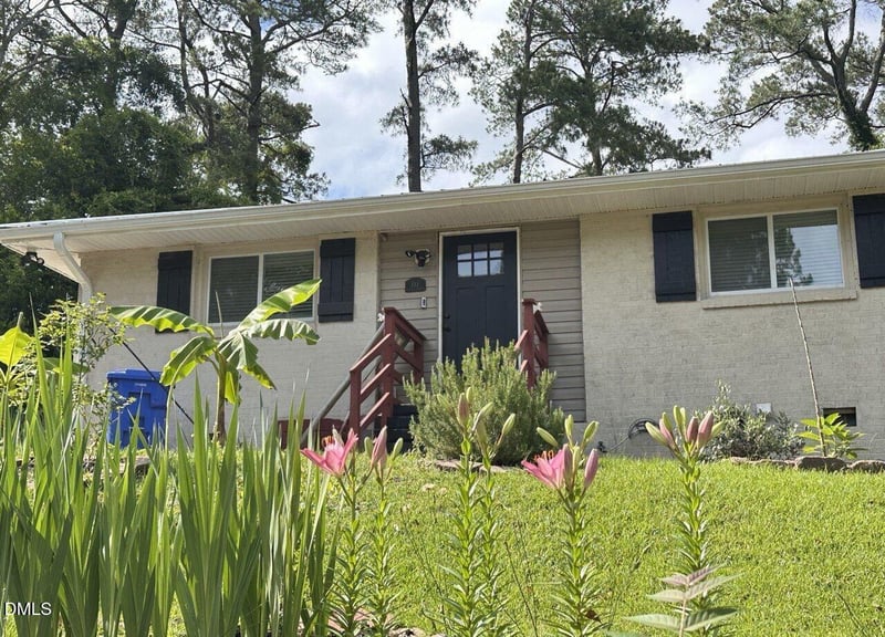 111 Buckingham Ave, Fayetteville, NC 28301