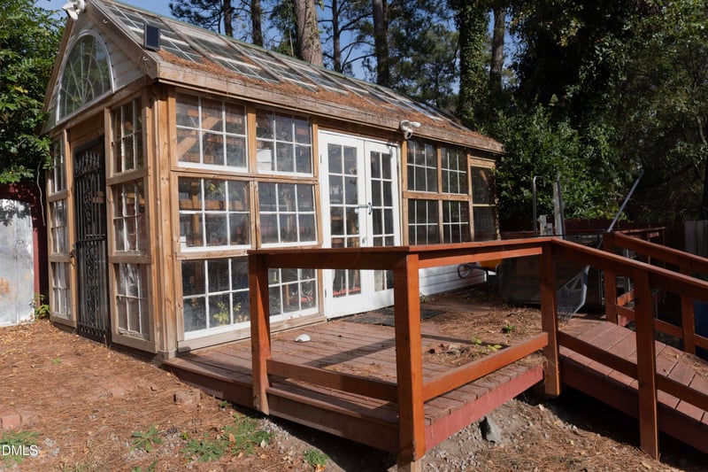 111 Buckingham Ave, Fayetteville, NC 28301