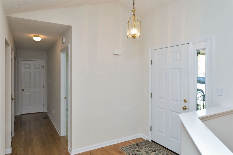111 Chris Ct, Cary, NC 27511