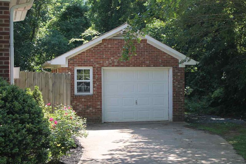 111 Dawn Ct, Mebane, NC 27302