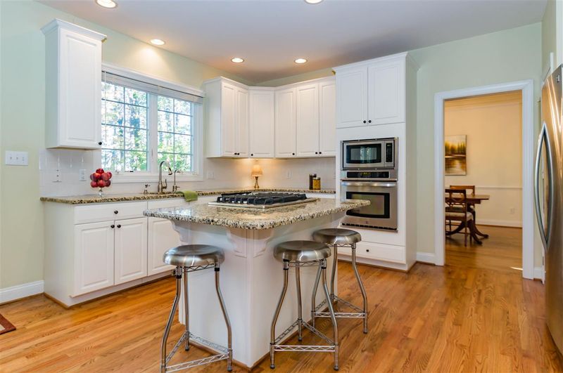 111 Eagle Meadow Ct, Cary, NC 27519