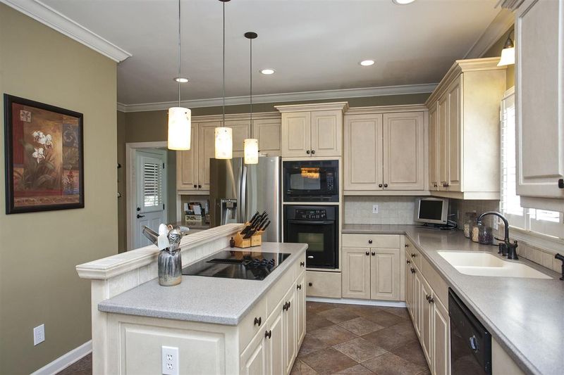 111 N Fern Abbey Ln, Cary, NC 27518