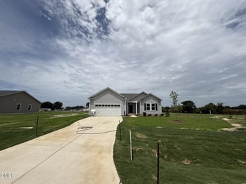 111 Finch Ln, Four Oaks, NC 27524