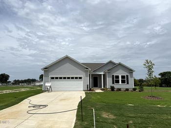111 Finch Ln, Four Oaks, NC 27524