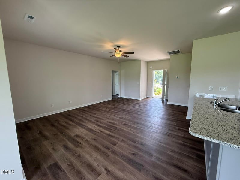 111 Finch Ln, Four Oaks, NC 27524