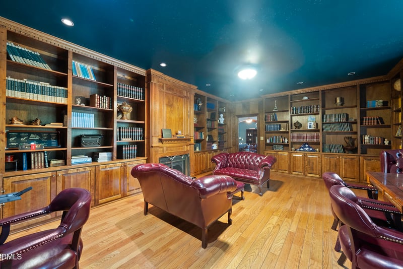111 Foxridge Rd, Chapel Hill, NC 27514