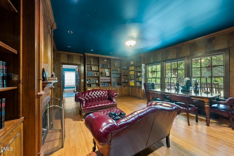 111 Foxridge Rd, Chapel Hill, NC 27514
