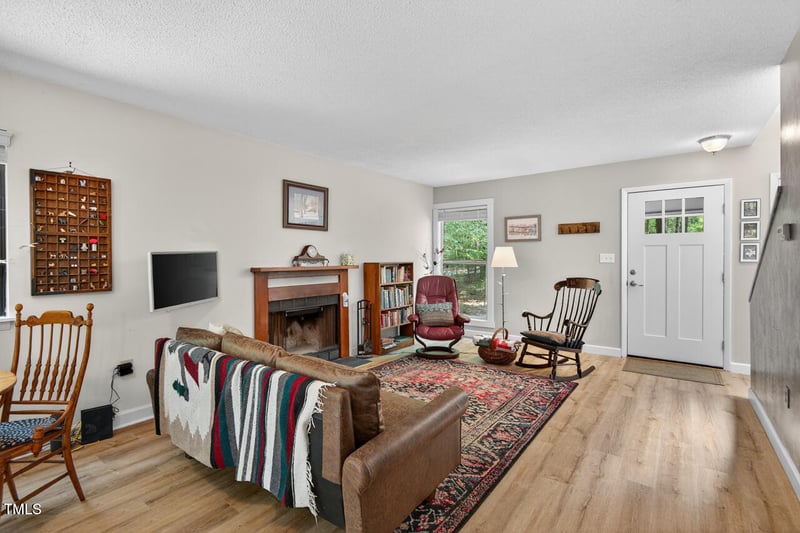 111 Hidden Valley Dr, Chapel Hill, NC 27516