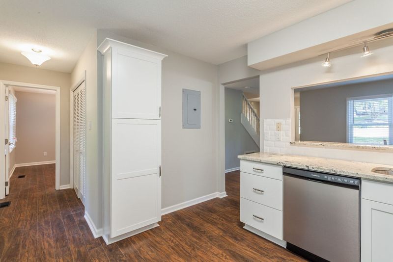 111 High Pine Ct, Cary, NC 27513