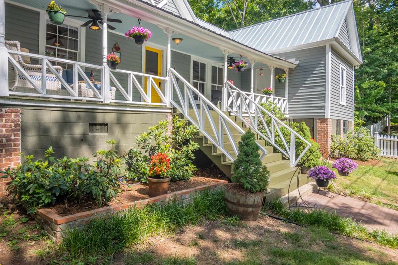 111 N Hillsborough Ave, Hillsborough, NC 27278