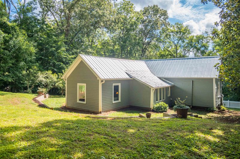 111 N Hillsborough Ave, Hillsborough, NC 27278