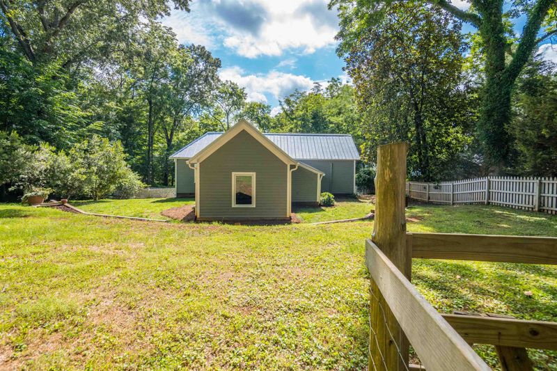 111 N Hillsborough Ave, Hillsborough, NC 27278