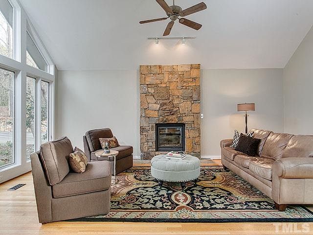 111 Hunters Ridge Rd, Chapel Hill, NC 27517