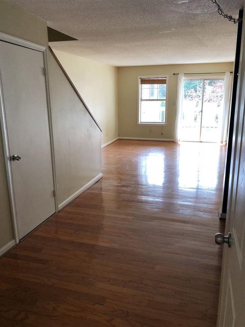 111 Kingsbury Dr, Chapel Hill, NC 27514