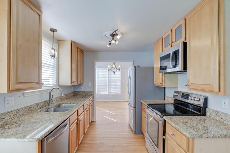 111 Kingsmill Rd, Cary, NC 27511