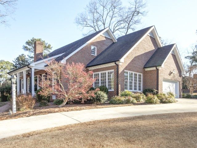 111 E Lakeside Dr, Fuquay Varina, NC 27526