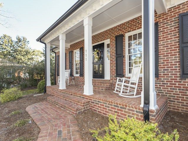 111 E Lakeside Dr, Fuquay Varina, NC 27526