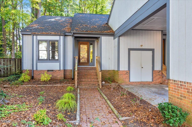 111 Lakeway Ct, Cary, NC 27511