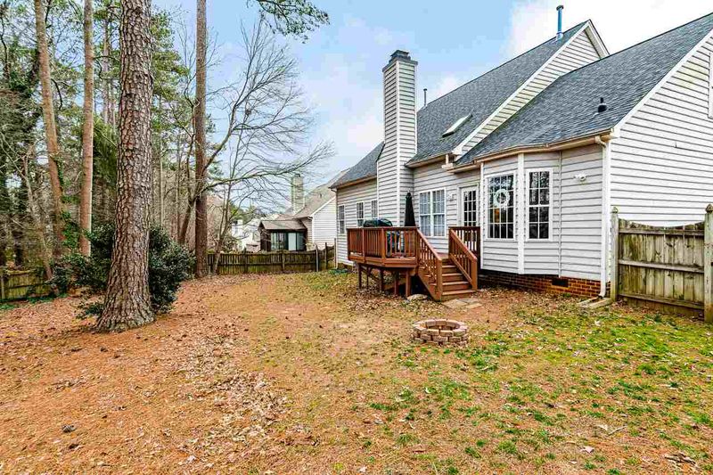 111 Longbridge Dr, Cary, NC 27518