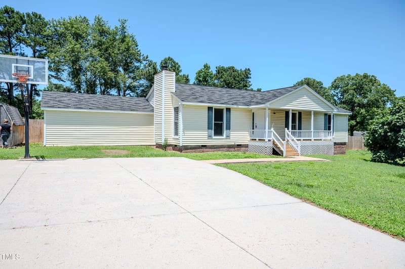 111 Marshay Meadow Rd, Youngsville, NC 27596