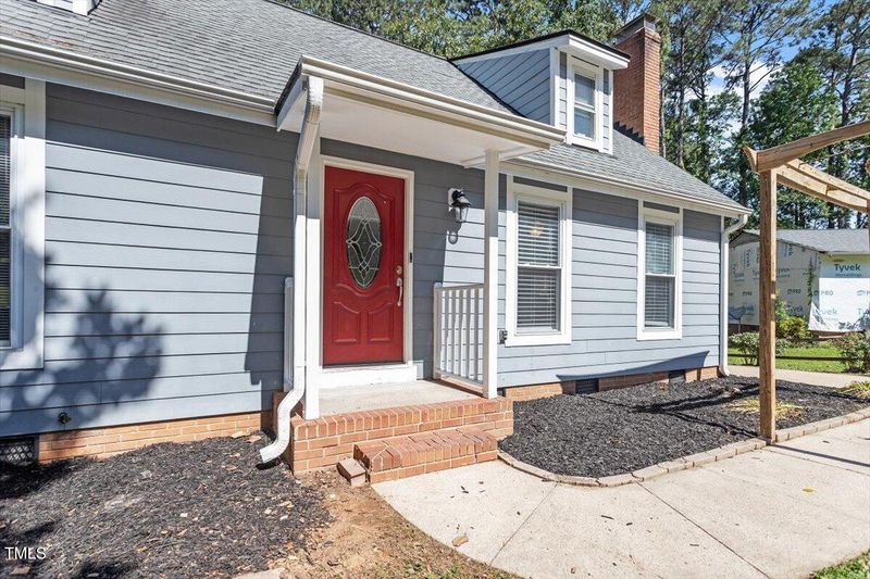 111 Mcdole Cir, Cary, NC 27511