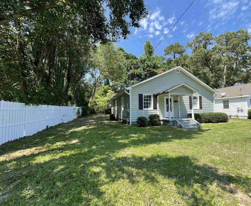111 Pine St, Fuquay Varina, NC 27540