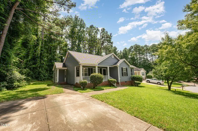 111 Plumgrove Ln, Garner, NC 27529