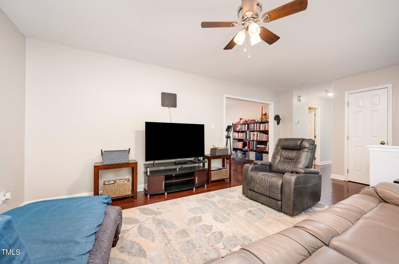 111 Plumgrove Ln, Garner, NC 27529