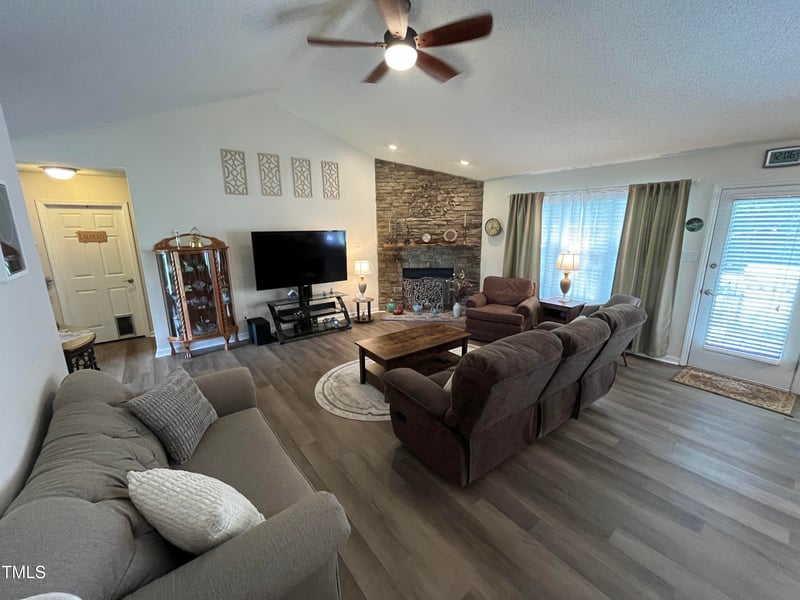 111 Valleycastle Ct, Clayton, NC 27520