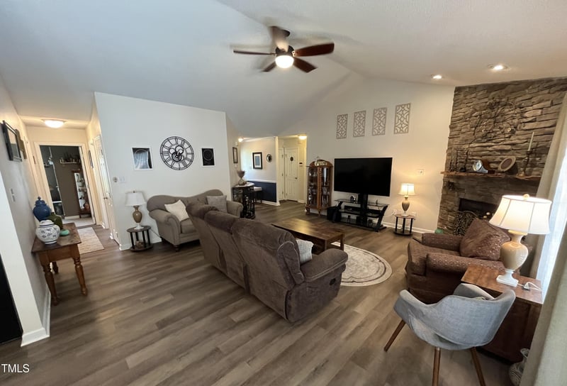 111 Valleycastle Ct, Clayton, NC 27520