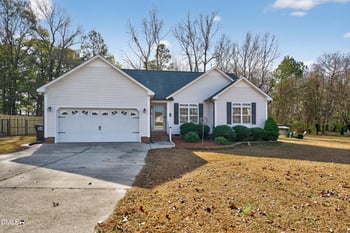 111 Valleycastle Ct, Clayton, NC 27520
