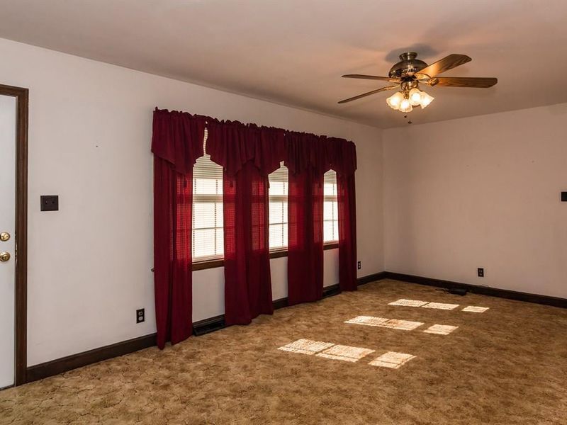 111 White Dr, Mebane, NC 27302