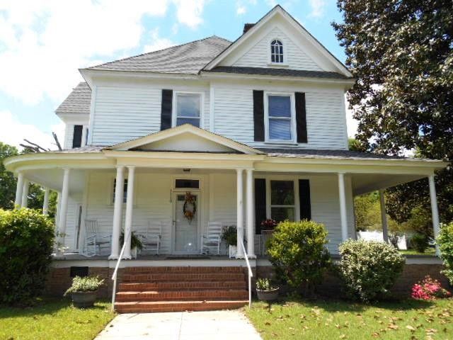 1110 S 8th St, Lillington, NC 27546