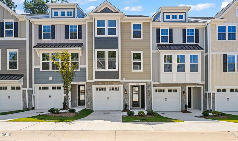 1110 Blackthorn Ln, Durham, NC 27703