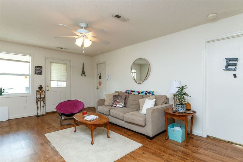 1110 Carlton Ave #301, Raleigh, NC 27606