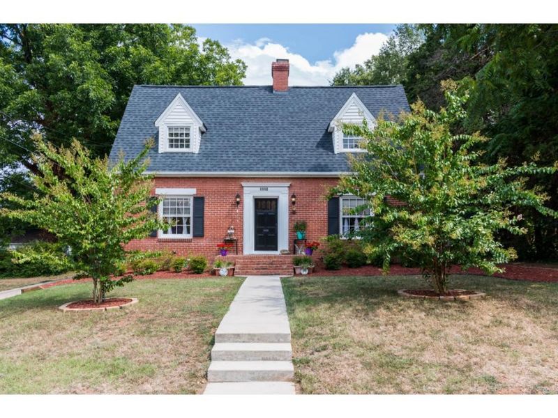 1110 Franklin St, Burlington, NC 27215