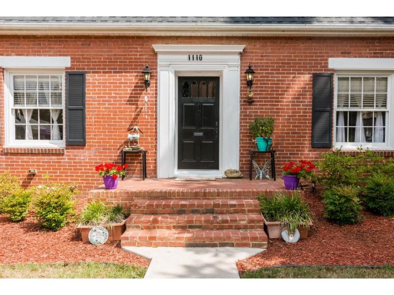 1110 Franklin St, Burlington, NC 27215