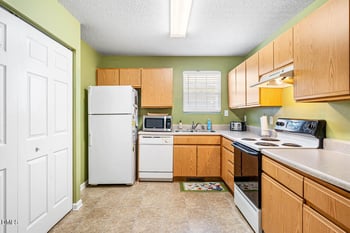 1110 Kendall Dr, Durham, NC 27703
