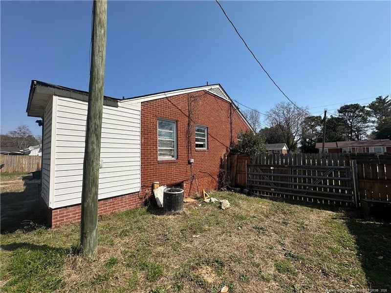 1110 Martindale Dr, Fayetteville, NC 28304