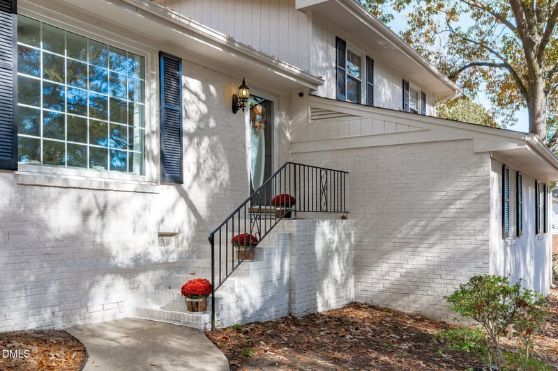 1110 Sturdivant Dr, Cary, NC 27511