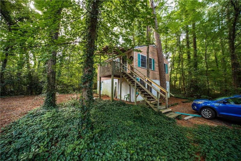 1111 Ridgewood Ln, Chapel Hill, NC 27514