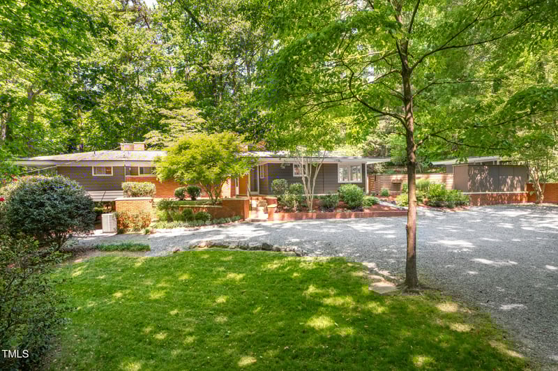 1111 Sourwood Cir, Chapel Hill, NC 27517