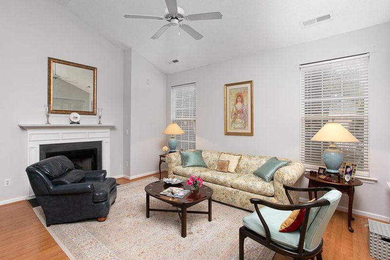 1112 Vermillion Dr, Durham, NC 27713