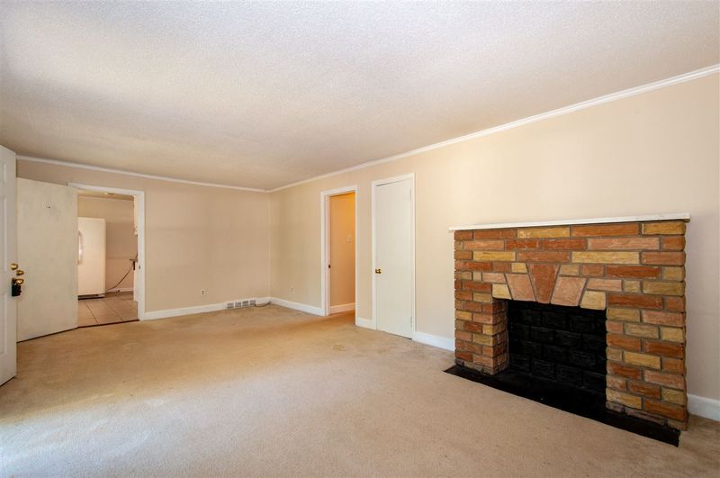 11124 Crestmont Dr, Raleigh, NC 27613