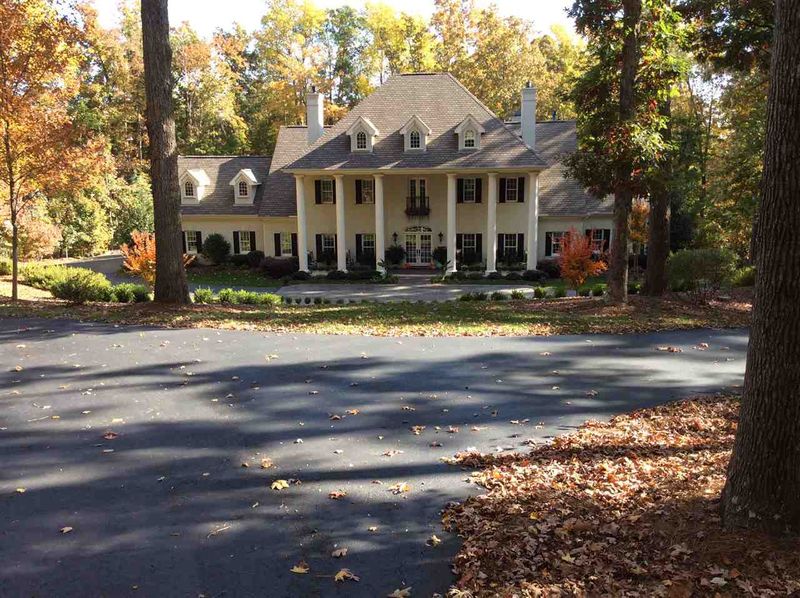 11129 Governors Dr, Chapel Hill, NC 27517