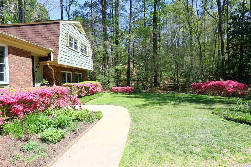 1113 Ivy Ln, Raleigh, NC 27609