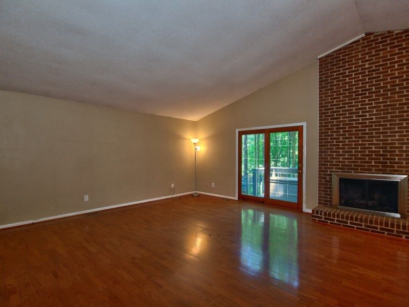 11133 Crestmont Dr, Raleigh, NC 27613