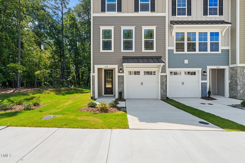 1114 Blackthorn Ln, Durham, NC 27703