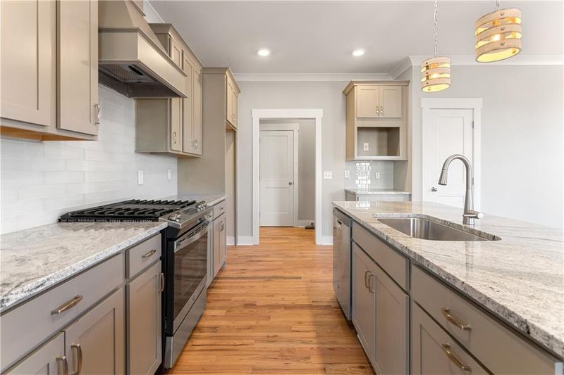 1114 Crestwell Dr, Burlington, NC 27215